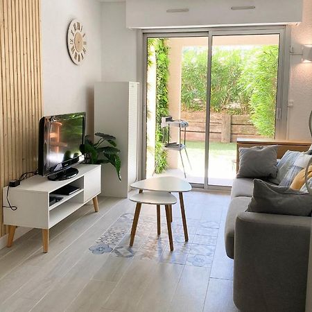 Appartement Frejus Avec Jardin, Piscine, Plage, Tennis Exterior photo